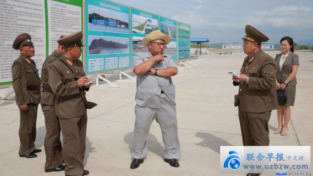 Kim Jong-un arrives at the Kumsanpho fish pickling factory
