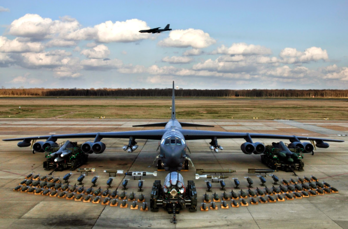 B-52HըЯAGM-86BѲ䱸˺˵ͷ
