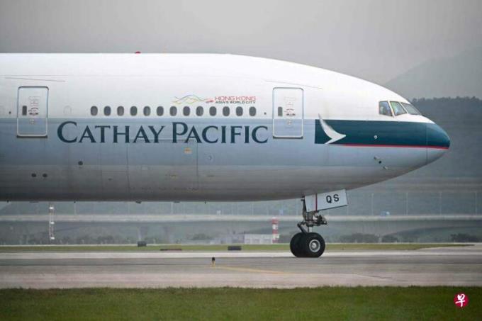国泰航空解雇被指歧视乘客的三名空服员